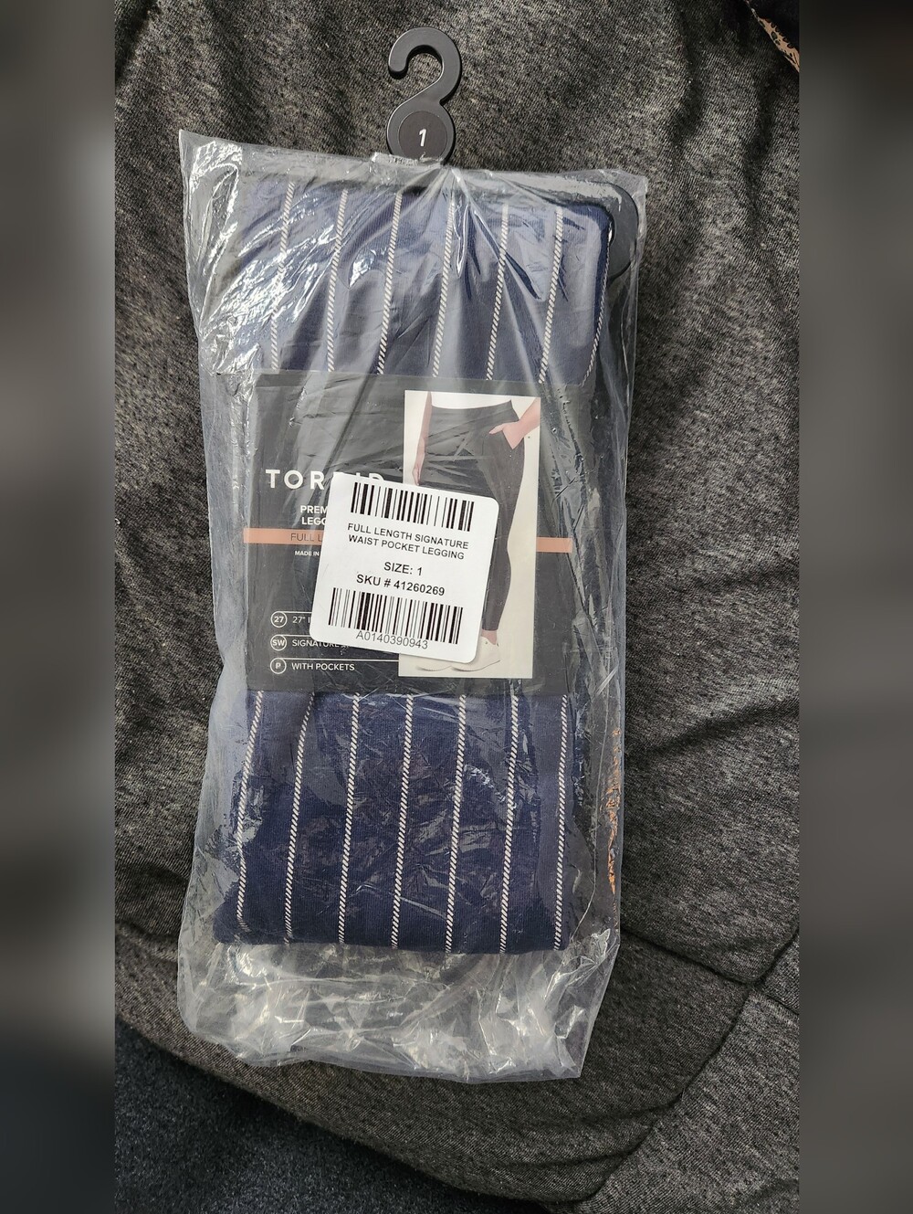 Torrid New Navy w/ White Pinstripe Full Length Leggings w/ Pockets Size 1